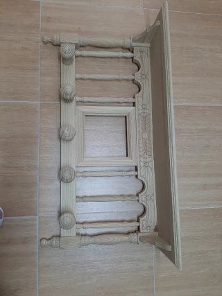Perchero de madera de pino