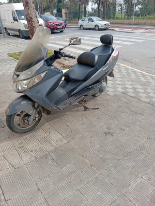 Suzuki Burgman 250 Maxi Scooter Gris