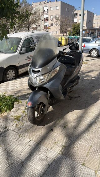 Suzuki Burgman 250 Maxi Scooter Gris