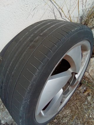 4 Llantas y Neumáticos 225/40/18