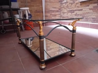 Mesa de centro cristal y metal dorada