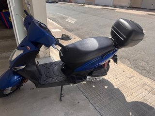 Moto Scooter 125cc Azul y Negra