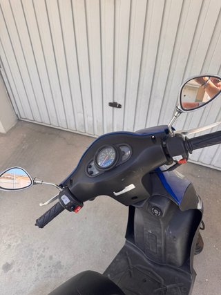 Moto Scooter 125cc Azul y Negra
