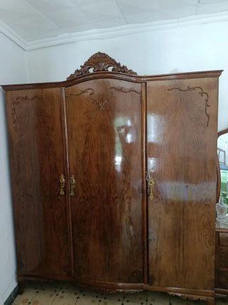 Armario antiguo de madera
