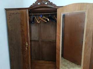 Armario antiguo de madera
