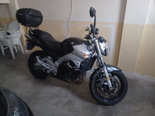 Suzuki GSR 600 Naked Moto