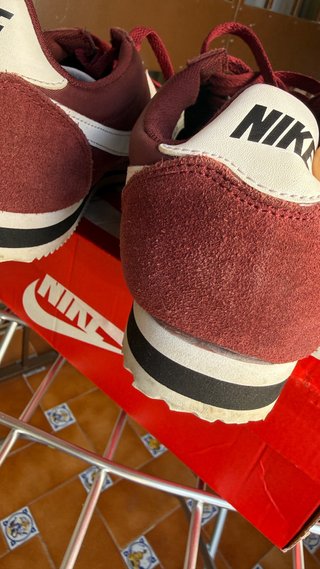 Nike Cortez Rojas y Blancas