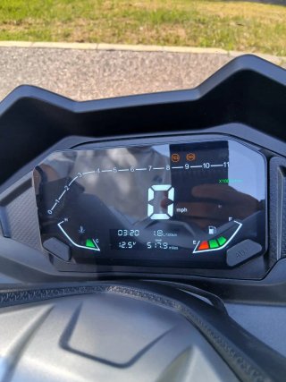 Voge 125cc Scooter Gris y Negro