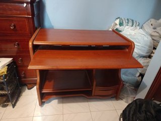 Escritorio madera ordenador con ruedas y cajones