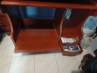 Escritorio madera ordenador con ruedas y cajones