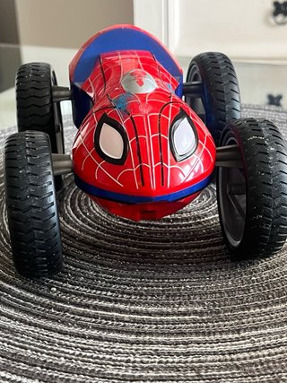 Coche Spiderman con ruerdas que Rotan