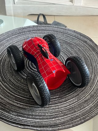 Coche Spiderman con ruerdas que Rotan