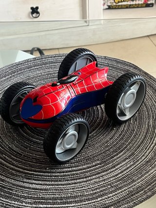 Coche Spiderman con ruerdas que Rotan