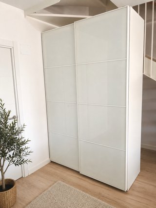 Armario con puertas de vidrio FÄRVIK + 8 cajones
