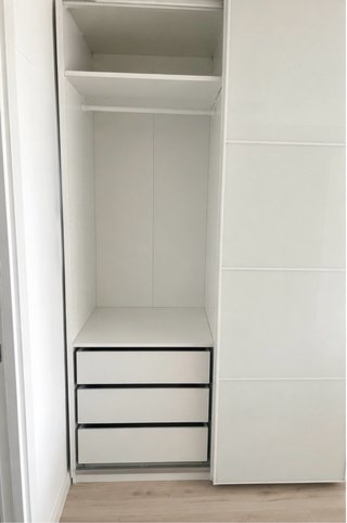 Armario con puertas de vidrio FÄRVIK + 8 cajones
