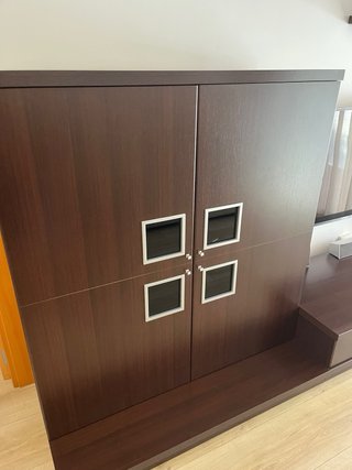 Mueble TV madera oscuro