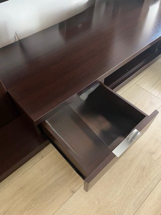 Mueble TV madera oscuro