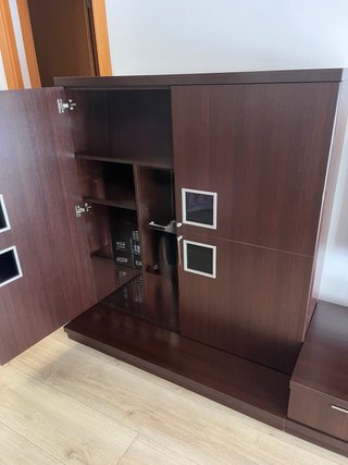 Mueble TV madera oscuro