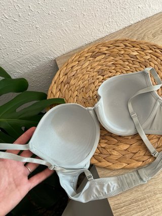 Sujetador gris con relleno