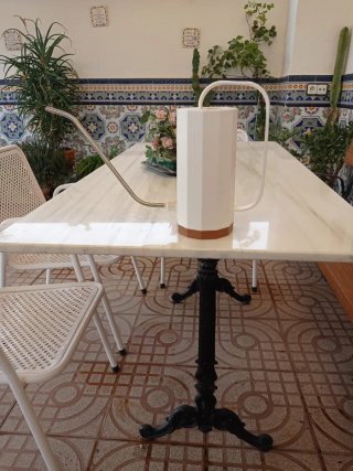 Regadera de jardín blanca