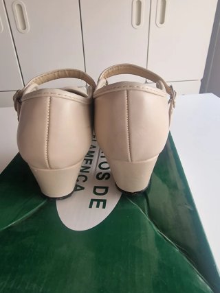Zapatos Flamenca Niña color Beige Tallas 29 y 31