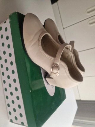 Zapatos Flamenca Niña color Beige Tallas 29 y 31