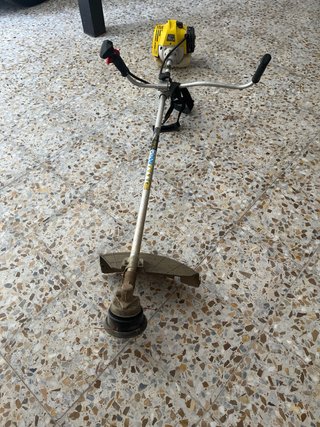 Desbrozadora gasolina amarilla