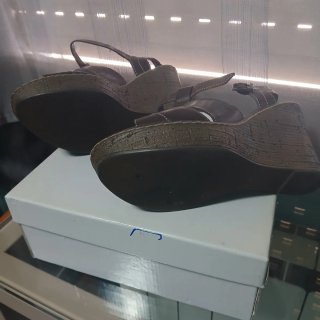 Sandalias cuña marrones talla 38