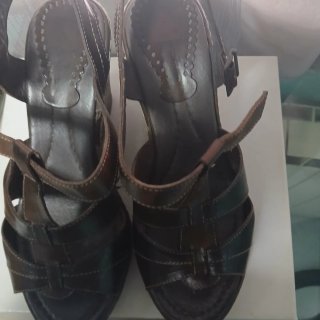 Sandalias cuña marrones talla 38