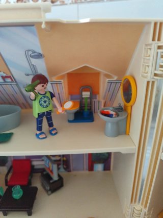 Casa Playmobil con muñecos y accesorios