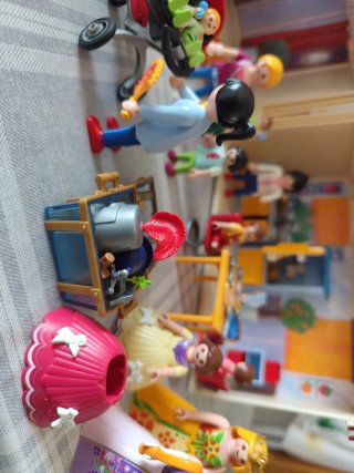 Casa Playmobil con muñecos y accesorios