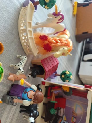 Casa Playmobil con muñecos y accesorios