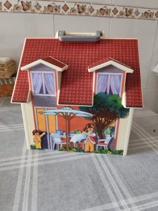 Casa Playmobil con muñecos y accesorios
