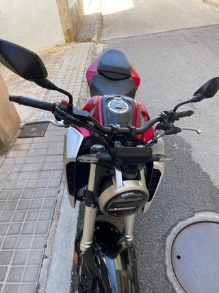 Honda CB 125 R roja y plata
