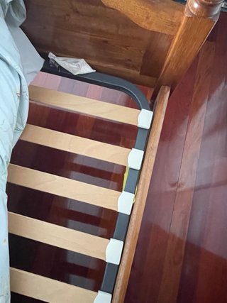 2 Camas de madera con somier