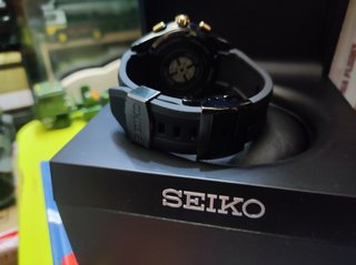 Reloj Seiko Astron GPS SSE141 Negro/Dorado