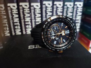 Reloj Seiko Astron GPS SSE141 Negro/Dorado