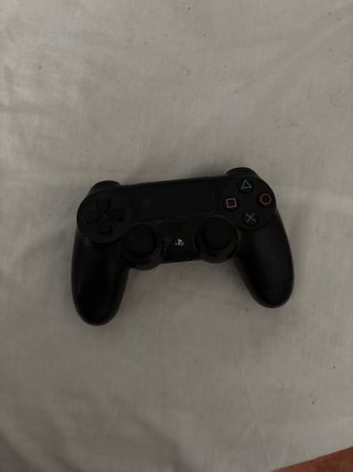 PS4 + mando+ 3 Juegos: GTA V, Elden Ring, MHW