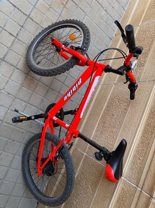 Bicicleta infantil roja