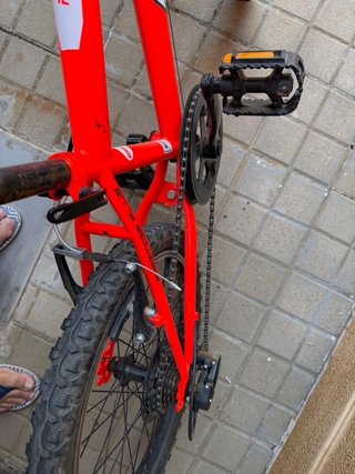 Bicicleta infantil roja