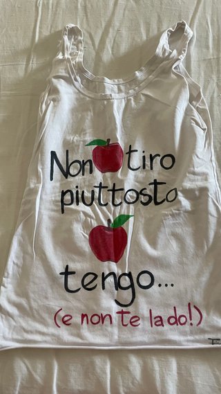 Canotta con stampa mele e frase