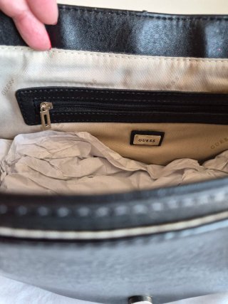 Bolso Guess Negro Cuero