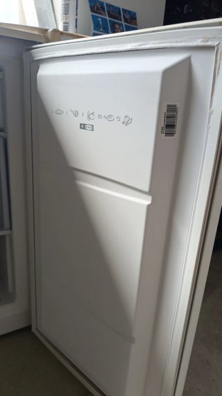 Congelador vertical OK.