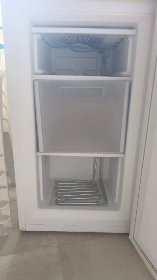 Congelador vertical OK.