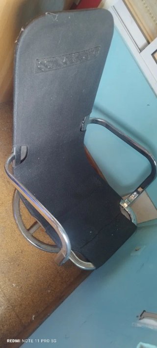Sillón giratorio vintage negro y plateado
