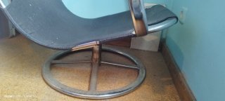 Sillón giratorio vintage negro y plateado