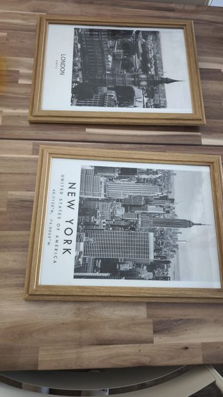 Marcos de fotos de madera con vistas de ciudades