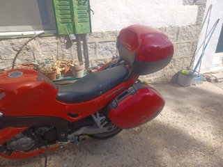Triumph Sprint RS Roja