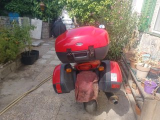 Triumph Sprint RS Roja