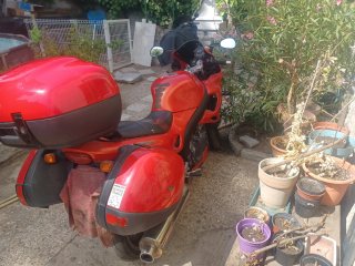 Triumph Sprint RS Roja